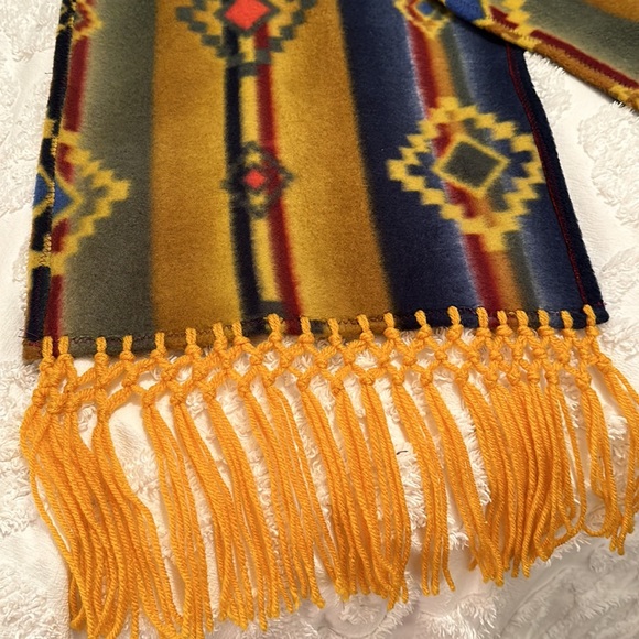 Super soft fleece Aztec southwestern blanket scarf. Multicolored mustard yellow - Picture 2 of 9